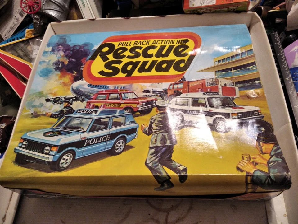 LOTTO MEZZI DI SOCCORSO- CON SCATOLA- PLASTICA- 1/32 CIRCA- HONG KONG ANNI'70 - Immagine 1 di 4