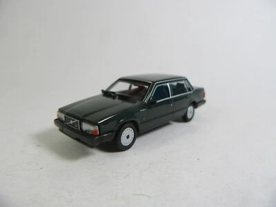Minichamps 1:87 1986 Volvo 740 GL Limousine Verde Scuro Modello Finitto - Immagine 1 di 4