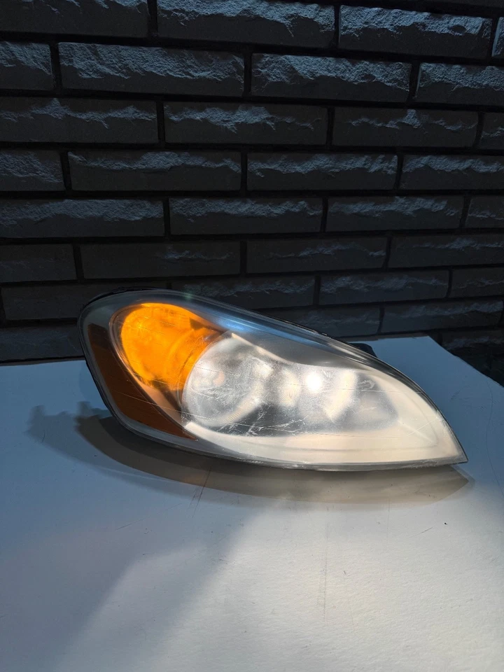 Faro halógeno derecho lado pasajero Volvo XC60 2010-2013 ¡PROBADO POR FABRICANTE ORIGINAL! Foto 1 de 4