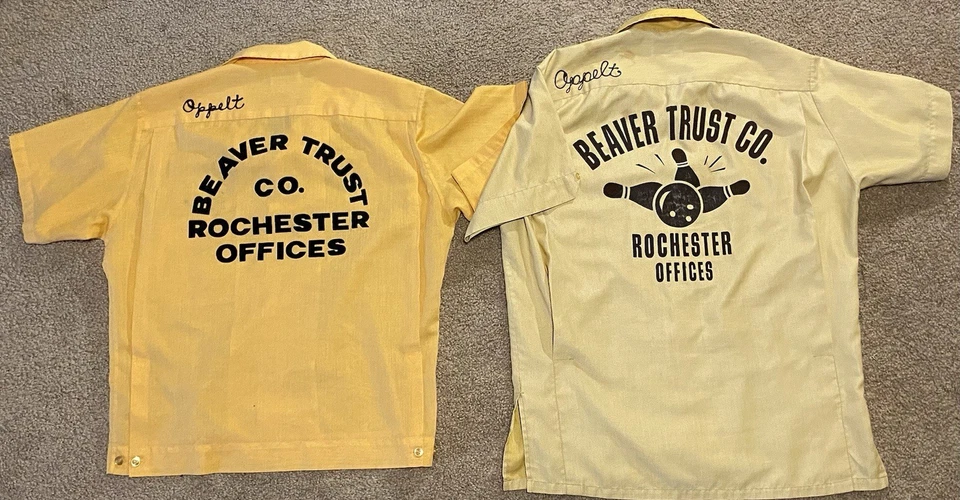 Camisa de boliche de colección para mujer talla pequeña amarilla años 60 puntada de cadena cuello lazo lote de 2 Foto 1 de 4