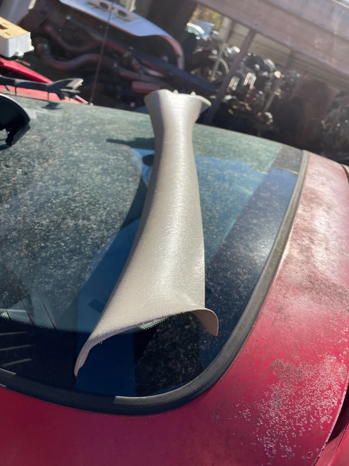 03-05 DODGE NEON SRT4 OEM RH A PILLAR - PANEL DE MOLDURA DE PARABRISAS Foto 1 de 3