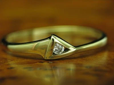 8kt 333 Gelbgold Ring mit 0,10ct Zirkonia Solitär Besatz / 1,1g / RG 57 - Bild 1 von 4