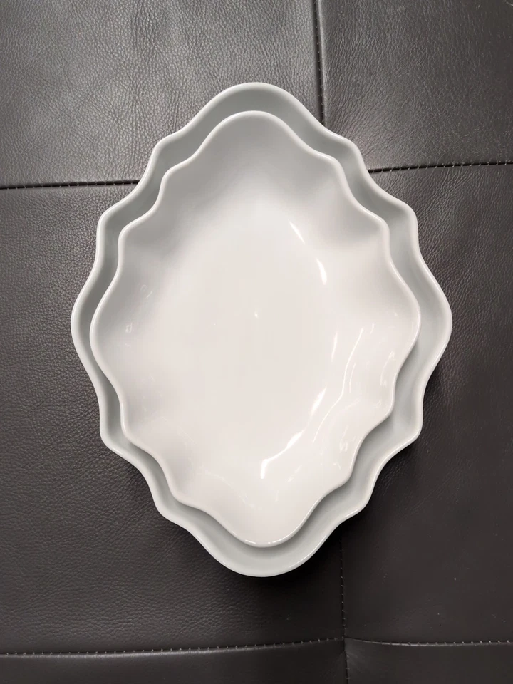 Colección Le Creuset Iris: Juego de 2 platos festoneados para servir Foto 1 de 2