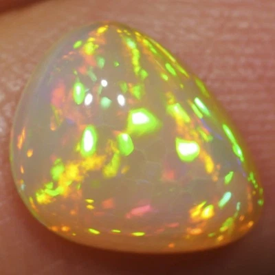 2.84 ct Multicolor Welo Edelopal Opal Schmuck Edelstein Cabochon aus Äthiopien - Bild 1 von 4
