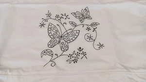 Neu handbestickter ""Schmetterlinge"" Standard-Kissenbezug, Menge 2 - Bild 1 von 4