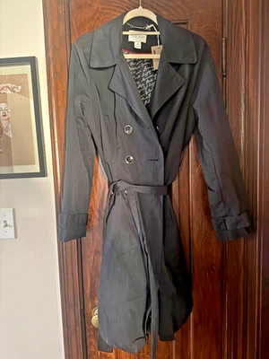 Gabardina negra clásica del mercado negro de la Casa Blanca, talla 14. Excelente estado.  Foto 1 de 4