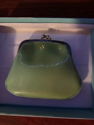 Monedero de cuero vintage Tiffany & Co. con cierre de beso verde Foto 1 de 4
