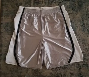 Foot Lockers Basketball silber grau weiß schwarz Shorts Herren Größe 2XL - Bild 1 von 13