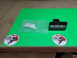 GENUINE SUZUKI FACTORY RACING 2" HITCH COVER BLACK WHITE RED 990A0-19215 - Picture 1 of 3