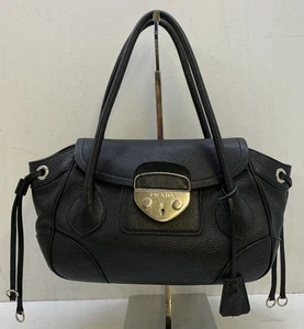 Auténtico bolso de hombro Prada Vitello Daino Sound-Lock de cuero granulado negro - Imagen 1 de 12