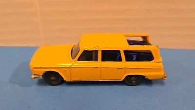 Husky Yellow Studebaker Wagonair *Without Cameraman* Diecast made in England - Image 1 of 4
