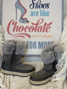 Botas de nieve Koolaburra By Ugg Tynlee impermeables gris media pantorrilla gamuza cremallera talla 6 EXC - Imagen 1 de 9