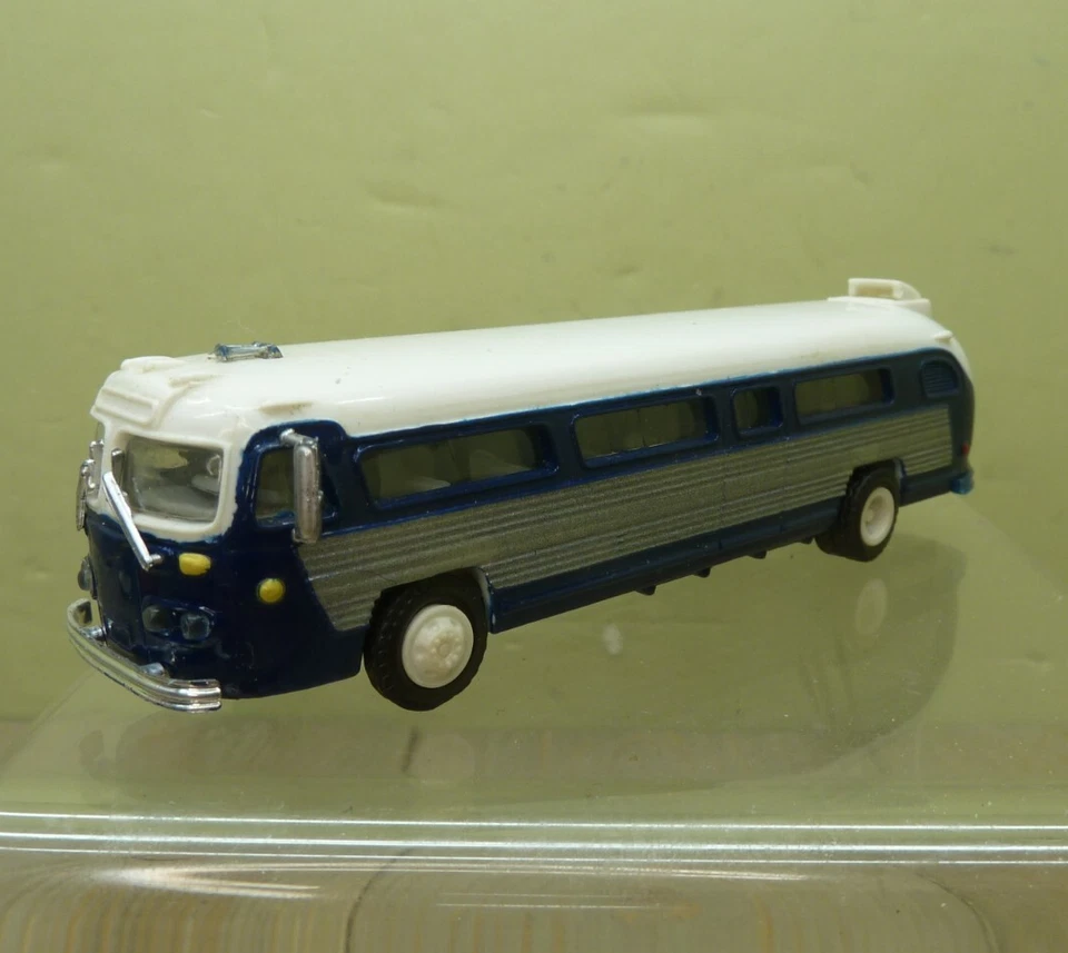 American Precision Models Bus Blue Truck & Coach Division HO Scale 1:87 APM - Image 1 of 4