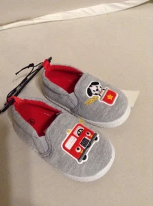 Scarpe slip on bambino grigie con camion dei pompieri e cane taglia 4 - Foto 1 di 8