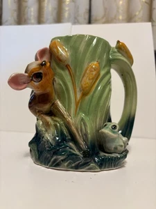 ANTIKER VINTAGE MAJOLIKA-ÄHNLICHER BECHER, HIRSCH & FROSCH IN ROHKOLBEN (JAPAN) - Bild 1 von 13