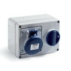 Famatel 32A 3 Pin 240V IP44 Horizontal Switched Interlocked Socket - 3234B6 - Picture 1 of 4
