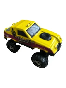 VINTAGE MATTEL HOT WHEELS Yellow GULCH STEPPER 4X4 OFF ROAD 1/64 Diecast - Picture 1 of 6
