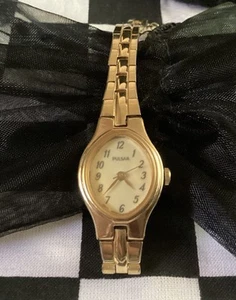 Women’s Pulsar Quartz Wristwatch V401-5620 Gold Tone With Safety Chain Works - Picture 1 of 10