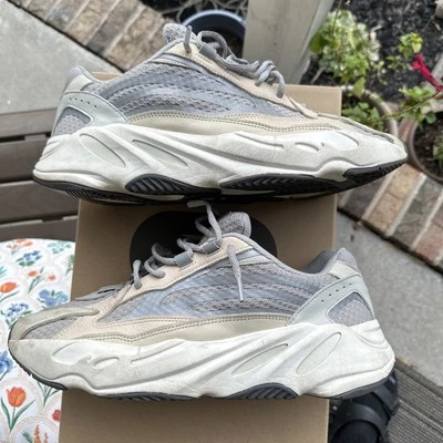 Talla 13 - Adidas Yeezy Boost 700 V2 Crema Foto 1 de 4