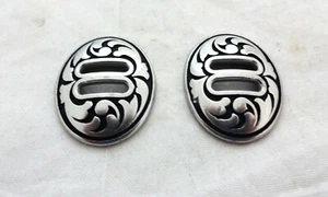 Par de conchos ovalados Jeremiah vatios ranurados 1" Caballo Tack Ranura de acero inoxidable Nuevo - Imagen 1 de 2