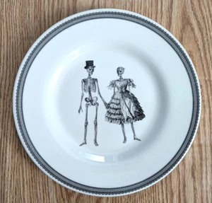 NEU The Victorian English Pottery Halloween Skelett Paar Salat Dessert Teller - Bild 1 von 8