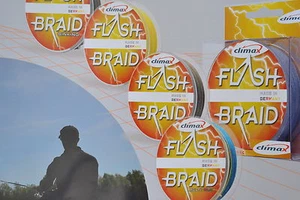 0,07€/m 100m Climax Flash Braid geflochtene Angelschnur 2 Farben v. d.Großspule  - Bild 1 von 3