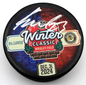 Disco de hockey clásico de invierno firmado por Philipp Kurashev Chicago Blackhawks 2024 con certificado de autenticidad - Imagen 1 de 1