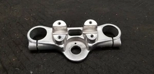 GENUINE HARLEY-DAVIDSON STREET BOB FXDB UPPER TREE FORK CLAMP OEM #46857-08 - Foto 1 di 4