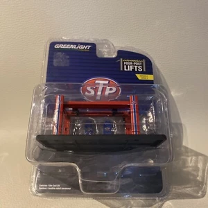 Auto Body Shop "Four-Post Lifts" (Union 76) 1:64 Scale Model - Greenlight 16120C - Picture 1 of 4