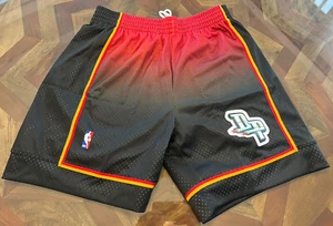Mitchell & Ness Detroit Pistons 1998 Fadeaway Basketball Shorts size Men's small - Picture 1 of 7