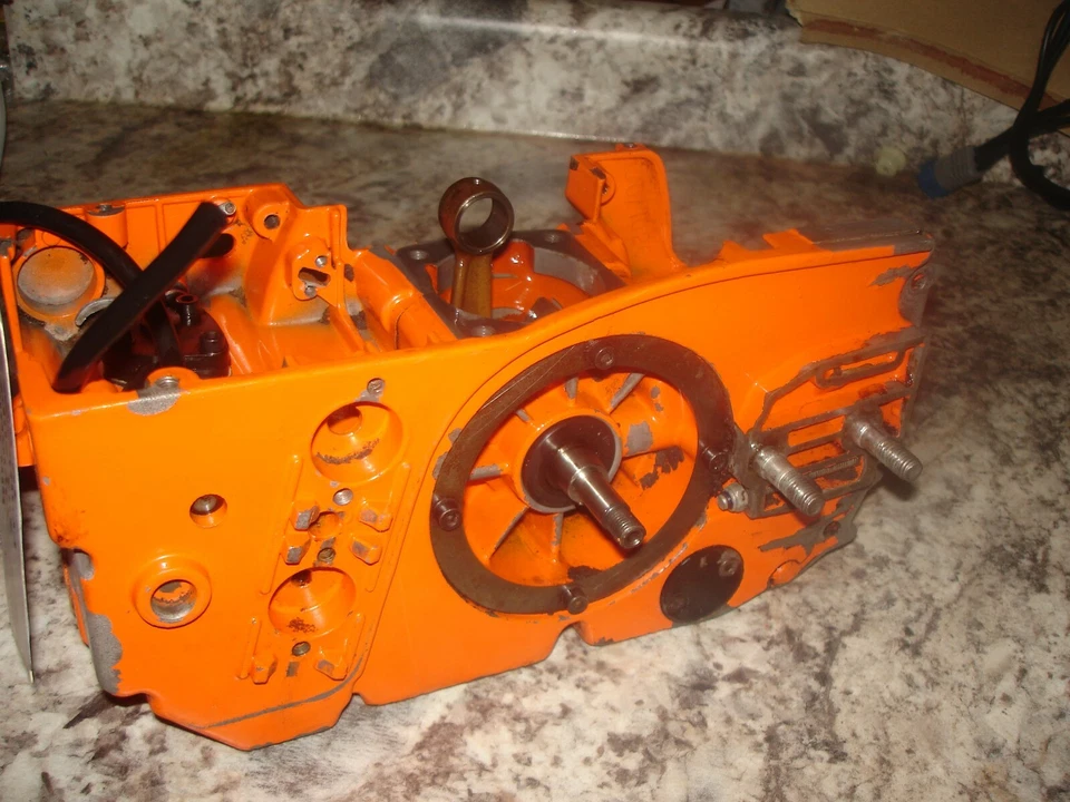 Olympic 251 超级曲柄箱链锯仅零件箱 605  — 第 1/3 张图片