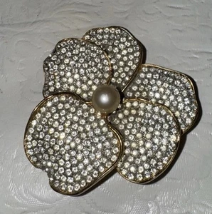Vintage CADORO Brooch Rhinestone Pearl Pin Flower Shamrock Signed Pave - Picture 1 of 2