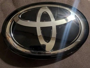 53141-42020 Toyota C-HR RAV4 Avalon Corolla Highlander EmblemsREAD* - Bild 1 von 6