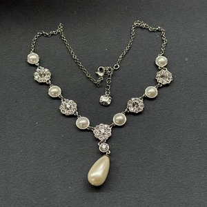 VTG Monet Pearl & Crystal Cluster Drop Lariat Statement Bib Necklace Silver Tone - Picture 1 of 4