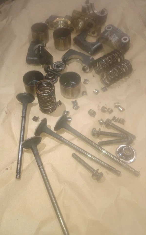 Kia Spectra 2008 2,0 L válvulas de escape, guardabarros, resortes, tapas de levas, elevadores, pernos Foto 1 de 3