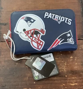 New England Patriot Wallet Loungefly - Picture 1 of 2