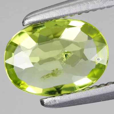 0.62ct t.w 6.9x5mm Oval Shiny Natural Untreated Green Peridot Gemstone Myanmar🍏 - Image 1 of 4