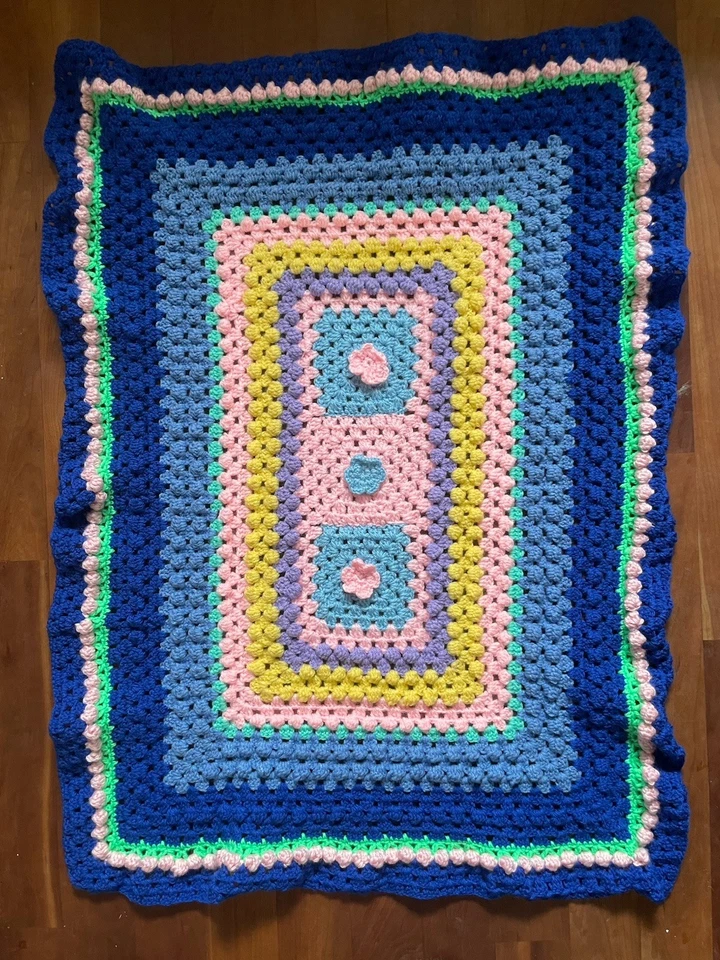 Wunderschöne Granny Square Häkeldecke, Noppen, Handarbeit, neu ca 85 x 60 cm - Bild 1 von 4