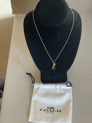 COLLAR CON DIJE DE DINOSAURIO REXY TONO DORADO COACH NY EN MULTI 16”+2” Foto 1 de 4