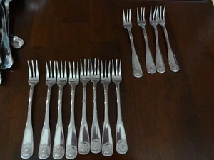 8 Seafood Forks + Marked STAINLESS STEEL JAPAN - Shell design USED - Picture 1 of 7