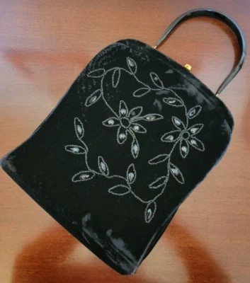 Hermoso Bolso de Mano Etra Negro Terciopelo Bordado con Cuentas, Mango de Plástico, Años 60 Foto 1 de 4
