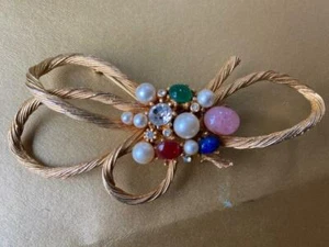 VTG 1960'S/70'S BOW BROOCH/PIN-GOLD PLATED WITH STONES - COSTUME JEWELRY - Picture 1 of 1