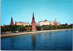 Veduta del Cremlino davanti al fiume Moscova. Cartolina Mosca, Russia - Foto 1 di 2
