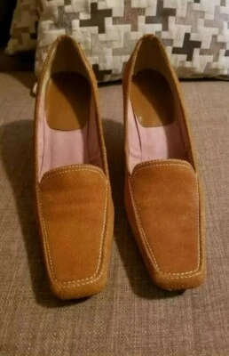 NEW - ANN MARINO  8.5 Ladies suede wedge shoes  - Image 1 of 2