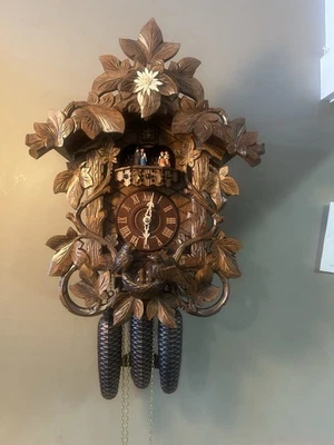 large 8 day musical cuckoo clock - Image 1 of 4