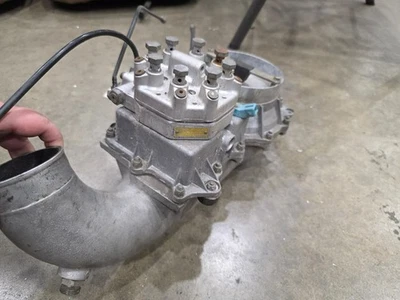 Dispositivo de medición y carcasa distribuidor de combustible Ferrari 308 Foto 1 de 4