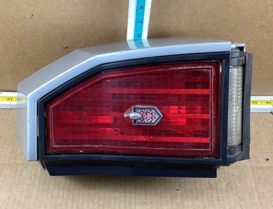 Conjunto de luces traseras para pasajero derecho Chevrolet Monte Carlo 1981-1986 5971996 OEM Foto 1 de 4