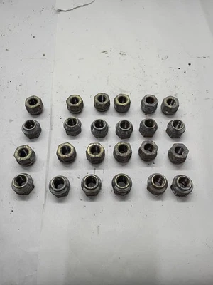 GMC Yukon XL 2000 5,3 L 4x4 juego de 24 tuercas de aleación para llantas Foto 1 de 4