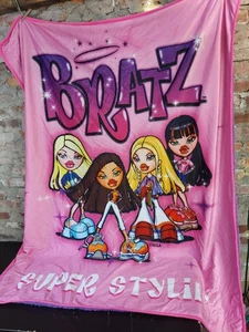 Manta Bratz Fleece Sharpei Suave Brillo Muñecas Rosa Spencers 74 - Imagen 1 de 3