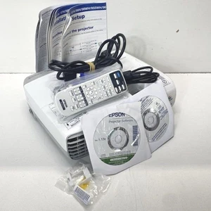 Epson White Pattern H688A Projector - Picture 1 of 7